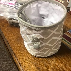 Thirty-one Oh-snap bins, new